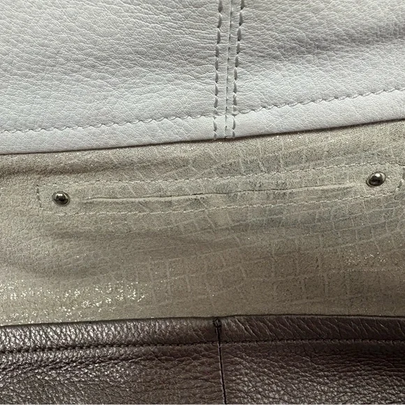 B MAKOWSKY METALLIC SILVER SOFT LEATHER HOBO STYLE HANDBAG - A8 - Picture 5 of 11